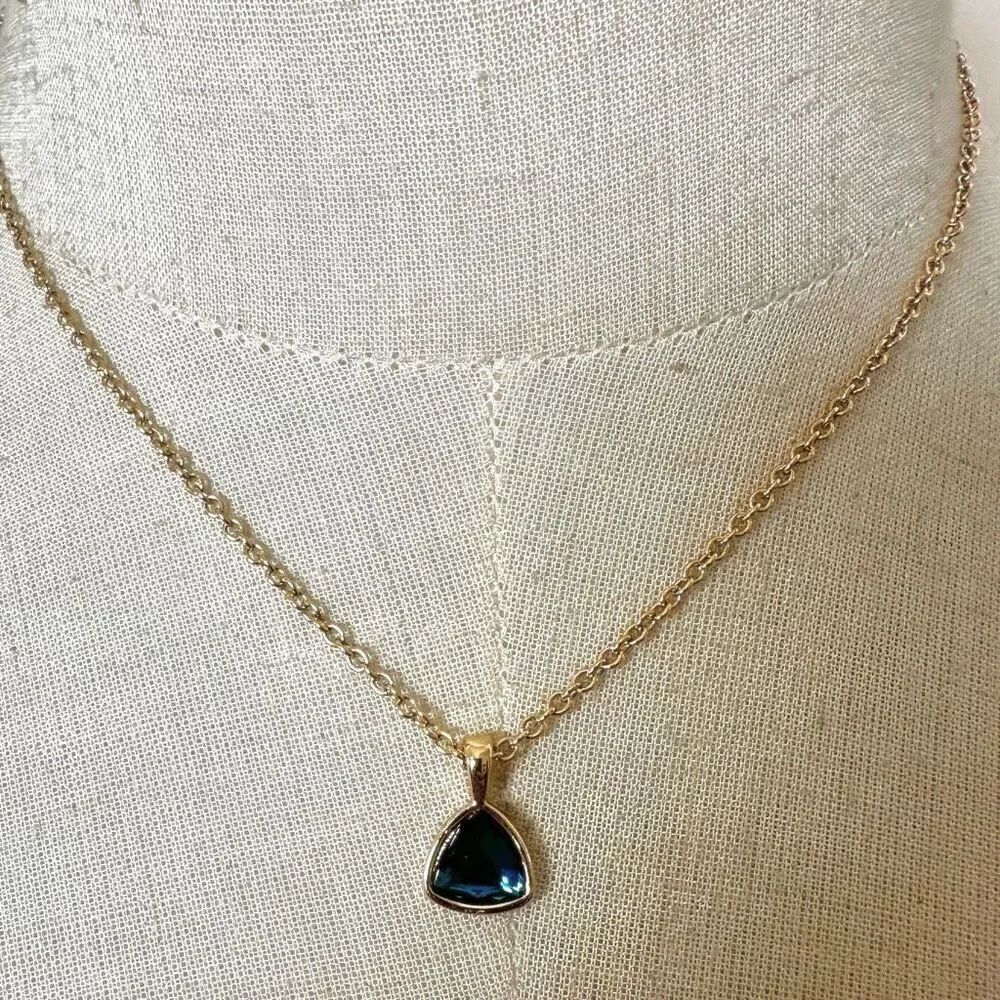 Avon blue rhinestone dainty pendant necklace